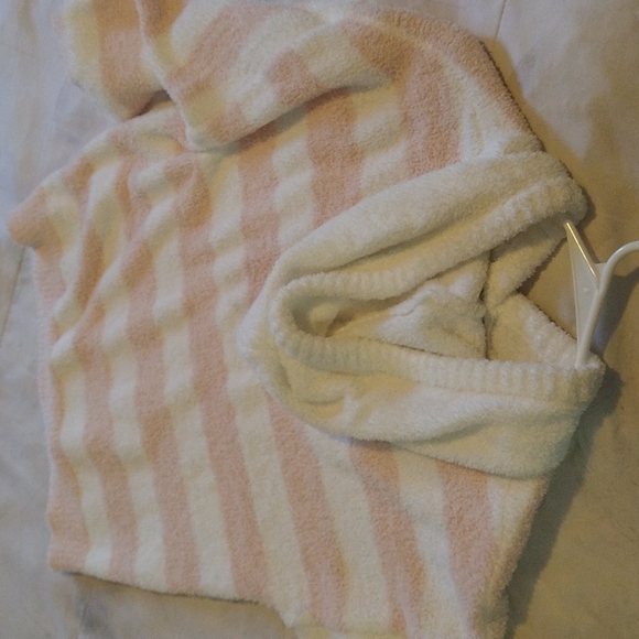 Sweater - Picture 3 of 3